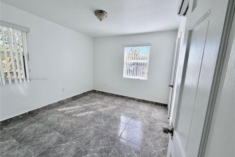 Apartamento en alquiler en Coral Gables, Florida, 2 dormitorios № 1971558 - foto 8