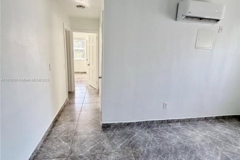 Apartamento en alquiler en Coral Gables, Florida, 2 dormitorios № 1971558 - foto 6