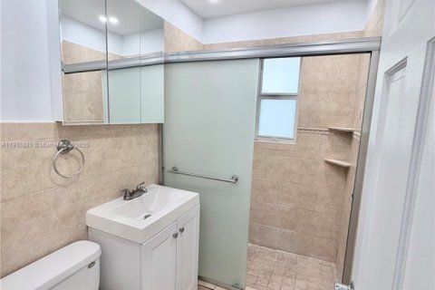 Apartamento en alquiler en Coral Gables, Florida, 2 dormitorios № 1971558 - foto 7