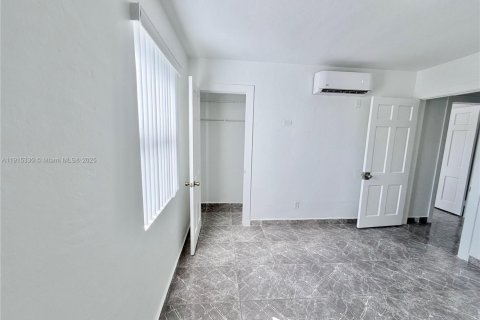 Apartamento en alquiler en Coral Gables, Florida, 2 dormitorios № 1971558 - foto 9