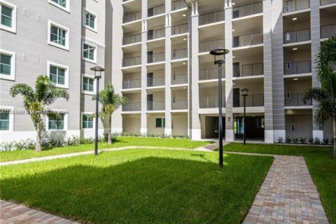 Apartamento en alquiler en Sweetwater, Florida, 2 dormitorios, 22864.55 m2 № 1978441 - foto 3