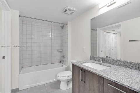 Apartamento en alquiler en Sweetwater, Florida, 2 dormitorios, 22864.55 m2 № 1978441 - foto 17