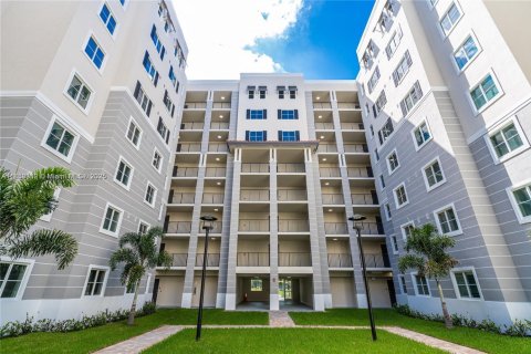 Apartamento en alquiler en Sweetwater, Florida, 2 dormitorios, 22864.55 m2 № 1978441 - foto 4