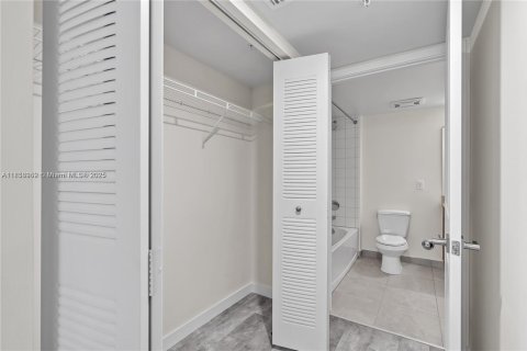 Apartamento en alquiler en Sweetwater, Florida, 2 dormitorios, 22864.55 m2 № 1978441 - foto 19