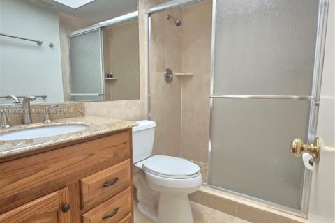 Condo in Fort Lauderdale, Florida, 2 bedrooms  № 1875191 - photo 10