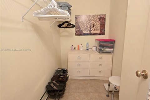 Condo in Fort Lauderdale, Florida, 2 bedrooms  № 1875191 - photo 12