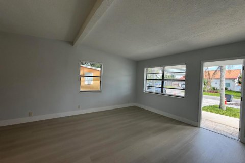 Villa ou maison à vendre à West Palm Beach, Floride: 3 chambres, 75.62 m2 № 2085121 - photo 6