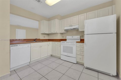 Copropriété à vendre à Coral Springs, Floride: 2 chambres, 58.44 m2 № 2028204 - photo 4
