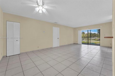 Copropriété à vendre à Coral Springs, Floride: 2 chambres, 58.44 m2 № 2028204 - photo 15