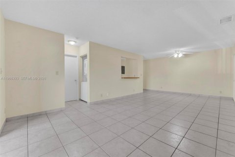 Copropriété à vendre à Coral Springs, Floride: 2 chambres, 58.44 m2 № 2028204 - photo 17