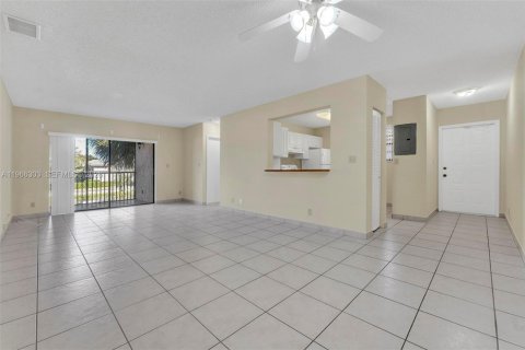 Copropriété à vendre à Coral Springs, Floride: 2 chambres, 58.44 m2 № 2028204 - photo 16