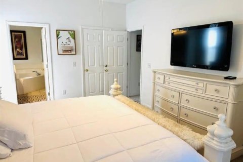 Casa en venta en Kissimmee, Florida, 8 dormitorios, 267.65 m2 № 2155529 - foto 13