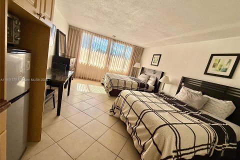 Condominio en venta en Sunny Isles Beach, Florida, 33.44 m2 № 1683473 - foto 5