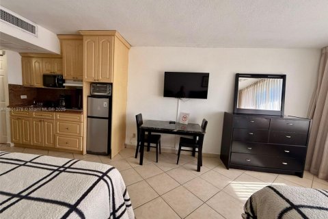 Condominio en venta en Sunny Isles Beach, Florida, 33.44 m2 № 1683473 - foto 3