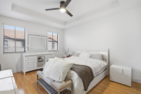 Adosado en venta en Doral, Florida, 3 dormitorios, 170.75 m2 № 2052040 - foto 18