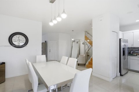 Adosado en venta en Doral, Florida, 3 dormitorios, 170.75 m2 № 2052040 - foto 11