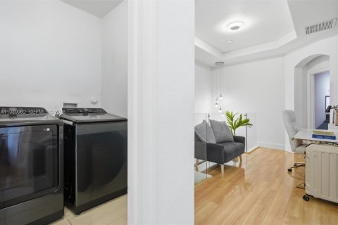 Adosado en venta en Doral, Florida, 3 dormitorios, 170.75 m2 № 2052040 - foto 28