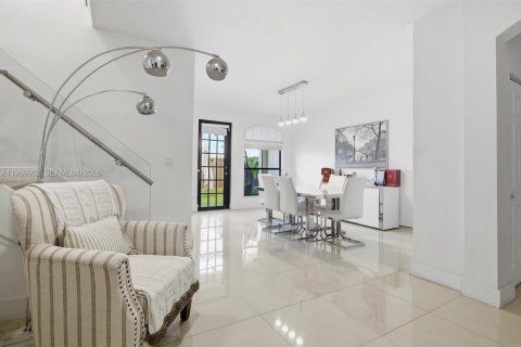 Adosado en venta en Doral, Florida, 3 dormitorios, 170.75 m2 № 2052040 - foto 14