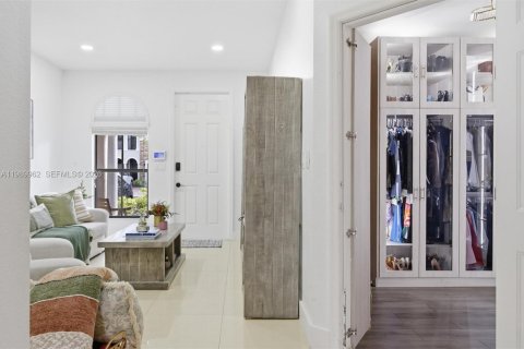 Adosado en venta en Doral, Florida, 3 dormitorios, 170.75 m2 № 2052040 - foto 6