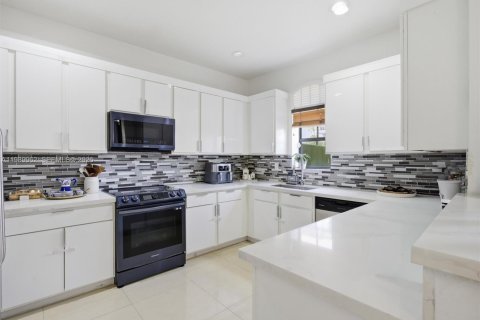 Adosado en venta en Doral, Florida, 3 dormitorios, 170.75 m2 № 2052040 - foto 15