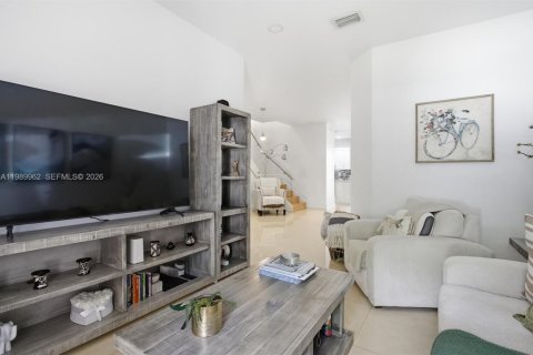 Adosado en venta en Doral, Florida, 3 dormitorios, 170.75 m2 № 2052040 - foto 9