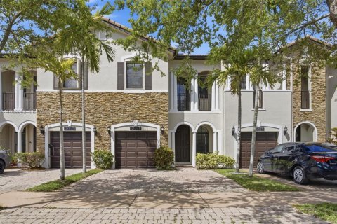 Adosado en Doral, Florida 3 dormitorios, 170.75 m2 № 2052040