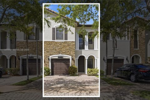 Adosado en venta en Doral, Florida, 3 dormitorios, 170.75 m2 № 2052040 - foto 2