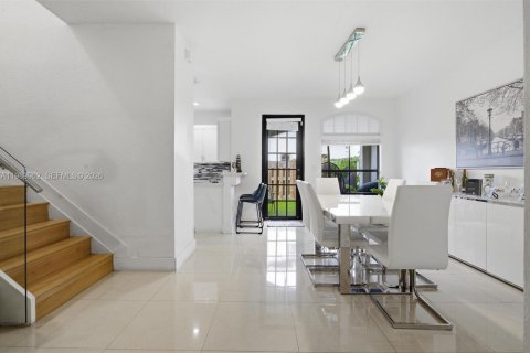 Adosado en venta en Doral, Florida, 3 dormitorios, 170.75 m2 № 2052040 - foto 13