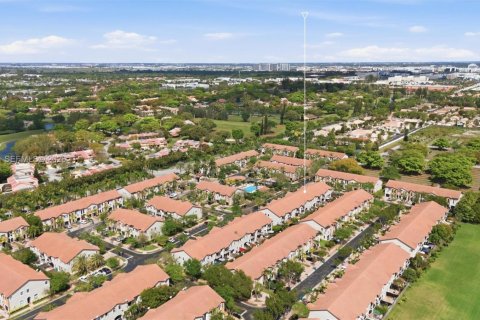 Adosado en venta en Doral, Florida, 3 dormitorios, 170.75 m2 № 2052040 - foto 3