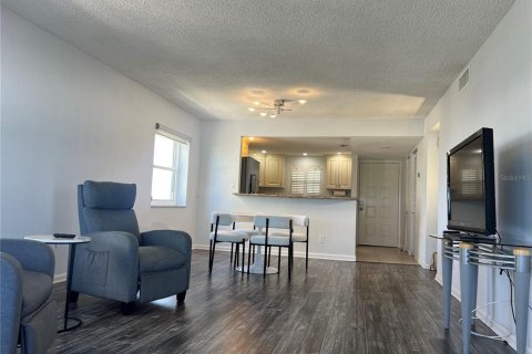 Condo in Clearwater, Florida, 2 bedrooms  № 1743308 - photo 8