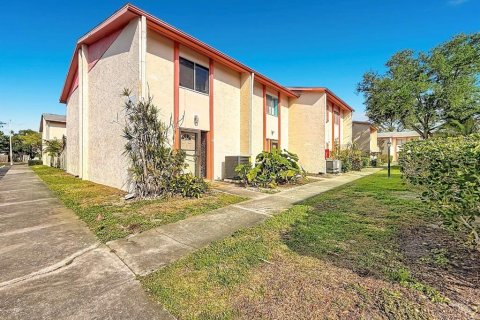 Adosado en venta en Saint Petersburg, Florida, 3 dormitorios, 120.77 m2 № 2109677 - foto 6