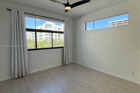 Townhouse in Fort Lauderdale, Florida 3 bedrooms, 3784.19 sq.m. № 1994166 - photo 12