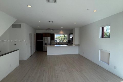 Townhouse in Fort Lauderdale, Florida 3 bedrooms, 3784.19 sq.m. № 1994166 - photo 5