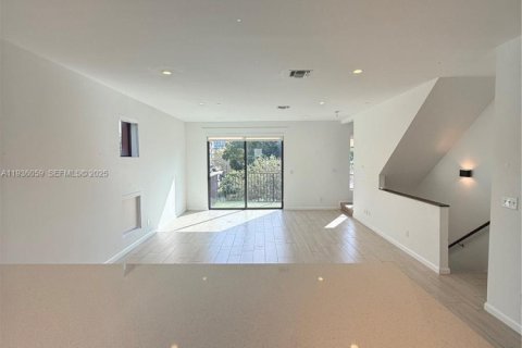 Townhouse in Fort Lauderdale, Florida 3 bedrooms, 3784.19 sq.m. № 1994166 - photo 6