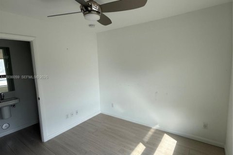 Townhouse in Fort Lauderdale, Florida 3 bedrooms, 3784.19 sq.m. № 1994166 - photo 2