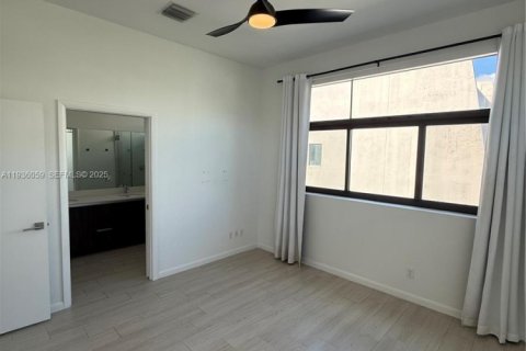 Townhouse in Fort Lauderdale, Florida 3 bedrooms, 3784.19 sq.m. № 1994166 - photo 10