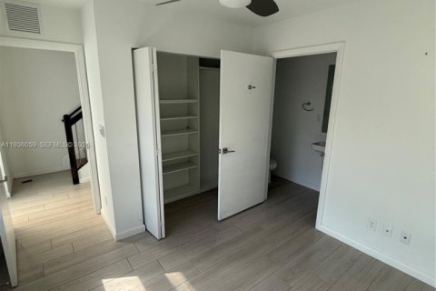 Townhouse in Fort Lauderdale, Florida 3 bedrooms, 3784.19 sq.m. № 1994166 - photo 3