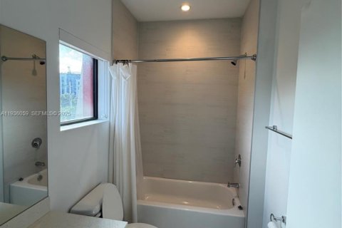 Townhouse in Fort Lauderdale, Florida 3 bedrooms, 3784.19 sq.m. № 1994166 - photo 15