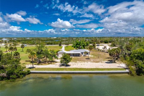 House in Placida, Florida 2 bedrooms, 138.8 sq.m. № 2103665 - photo 29