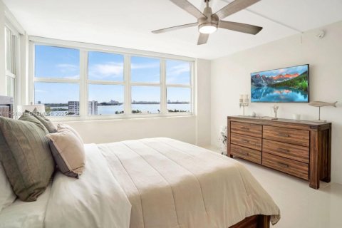 Condominio en alquiler en North Miami, Florida, 2 dormitorios, 121.14 m2 № 1990176 - foto 14