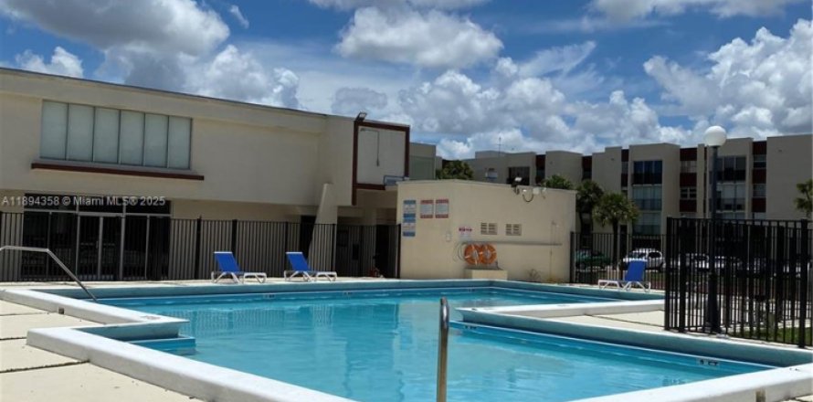 Condominio en Miami, Florida, 2 dormitorios № 1950200