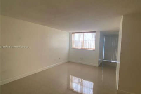 Condominio en alquiler en Miami, Florida, 2 dormitorios, 100.89 m2 № 1950200 - foto 8