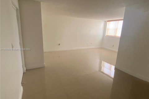 Condominio en alquiler en Miami, Florida, 2 dormitorios, 100.89 m2 № 1950200 - foto 2