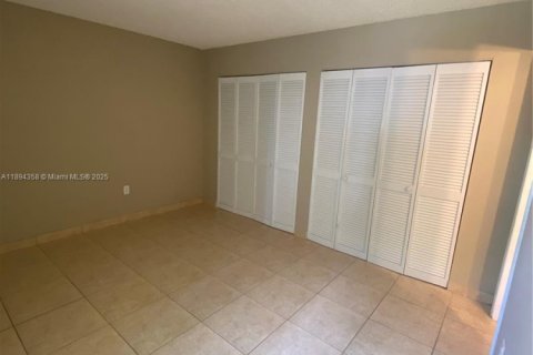 Condominio en alquiler en Miami, Florida, 2 dormitorios, 100.89 m2 № 1950200 - foto 9
