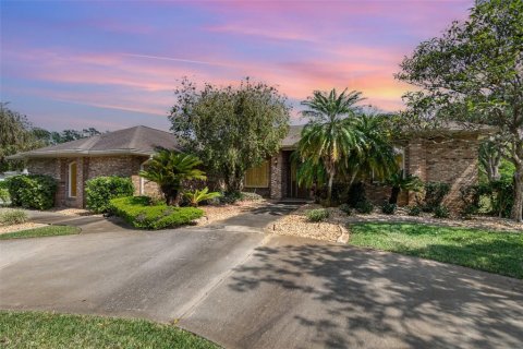 House in Ormond Beach, Florida 3 bedrooms, 225.2 sq.m. № 1631586 - photo 1