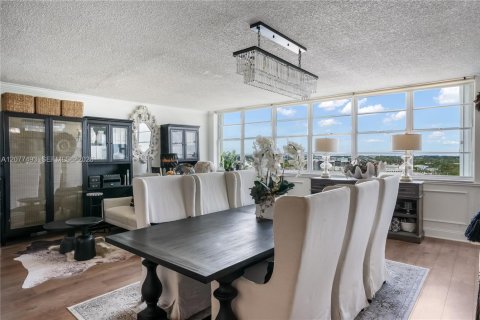 Copropriété à vendre à North Miami, Floride: 2 chambres, 159.05 m2 № 2350493 - photo 29