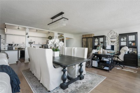 Copropriété à vendre à North Miami, Floride: 2 chambres, 159.05 m2 № 2350493 - photo 28