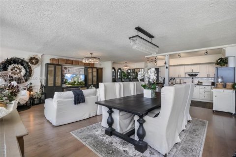 Copropriété à vendre à North Miami, Floride: 2 chambres, 159.05 m2 № 2350493 - photo 2