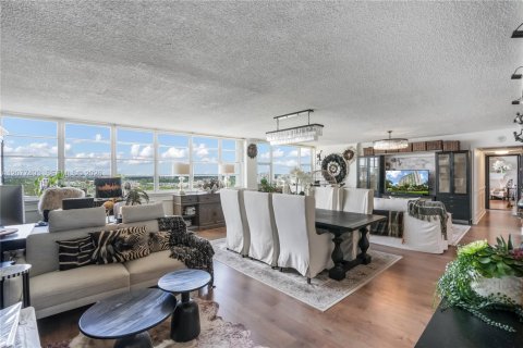 Copropriété à vendre à North Miami, Floride: 2 chambres, 159.05 m2 № 2350493 - photo 30