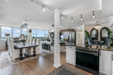 Condo à North Miami, Floride, 2 chambres  № 2350493